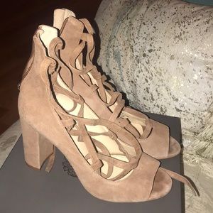 Vinca Camuto tan heel